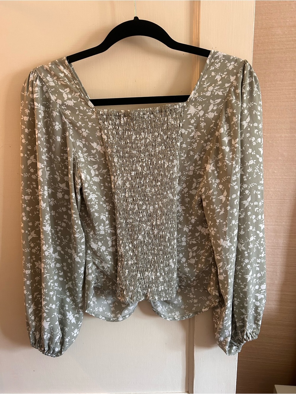 NWOT Abercrombie & Fitch Cinched Sage Floral Top - Picture 2 of 2